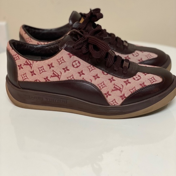 Authentic Louis Vuitton Monogram Sneakers Great Condition - Picture 2 of 11